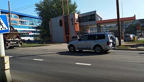 Netinkamai įrengta laikina pėsčiųjų perėja Verkių g.