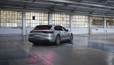 „Posche Panamera 4 E-Hybrid Sport Turismo“