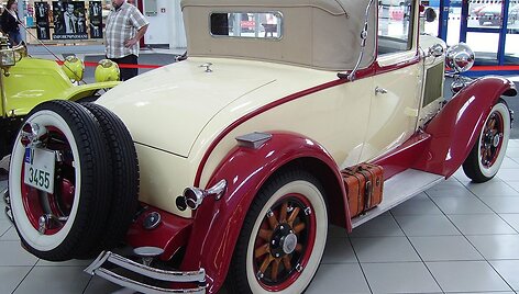 Landau juostelėmis papuo&scaron;ti automobiliai