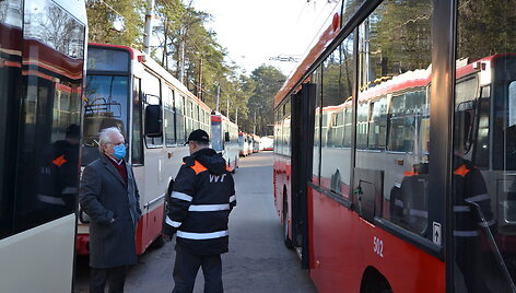 Vilniuje pagaminta kontaktinio troleibuso tinklo valymui skirta transporto priemonė