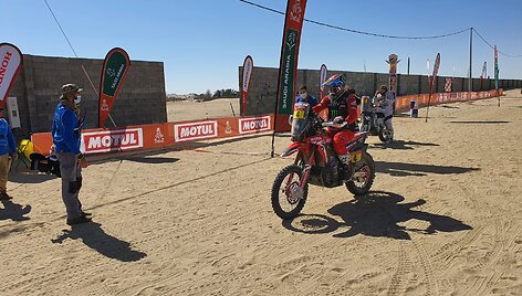 Pirmasis Dakaro greičio ruožas: fini&scaron;uoja motociklininkai