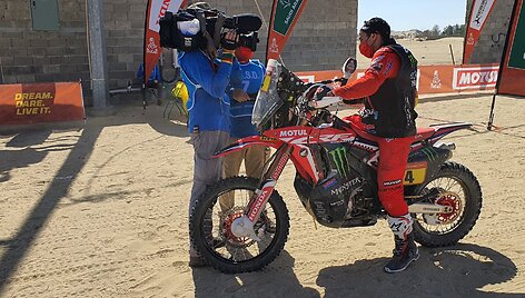 Pirmasis Dakaro greičio ruožas: fini&scaron;uoja motociklininkai
