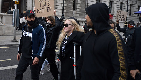 Dainininkė Madonna „Black Lives Matter“ proteste Londone