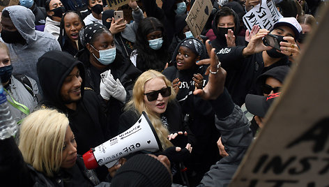 Dainininkė Madonna „Black Lives Matter“ proteste Londone