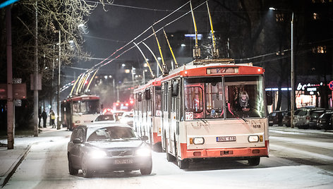 Plikledžio spąstai klupdo vairuotojus: pasipylė avarijos