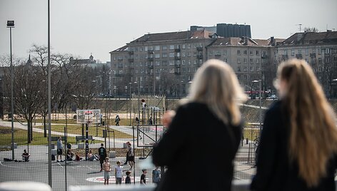 Baltasis tiltas at&scaron;ilus orams