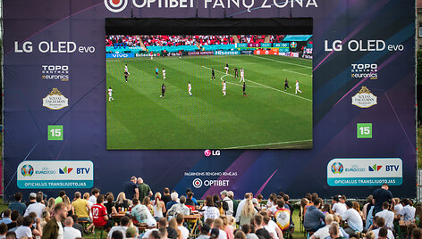 Futbolo fanų zona prie balto tilto