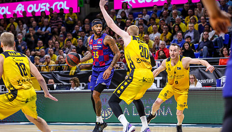Aaronas White'as ginasi prie&scaron; Malcolmą Delaney