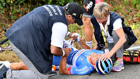 Niki Terpstra po avarijos „Tour de France“ lenktynėse