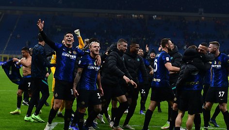 Triumfuojantys Milano „Inter“ futbolininkai