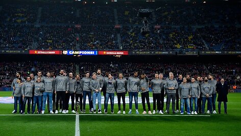 &bdquo;Barcelona&ldquo; krep&scaron;ininkai pademonstravo Karaliaus taurę &bdquo;Camp Nou&ldquo; stadione