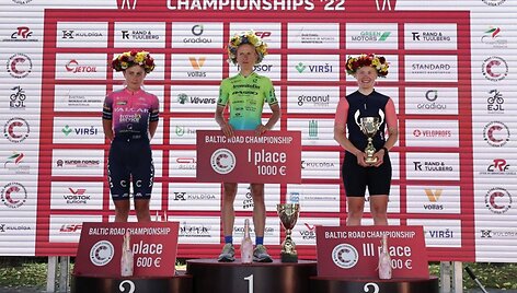 Rasa Leleivytė (viduryje)