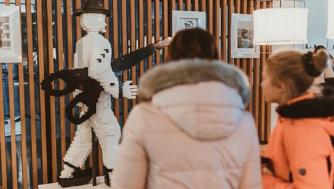 I&scaron; LEGO kaladėlių sukurta skulptūra  &bdquo;Palangos Juzė&ldquo;