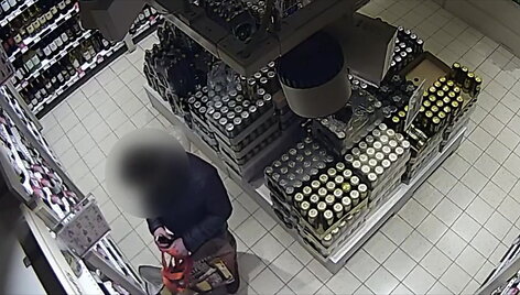 policija-issiaiskino-kas-is-parduotuviu-voge-viski
