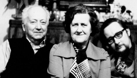 R.Rimantienė su pubroliu V.Landsbergiu (de&scaron;inėje) ir dėde V.Landsbergiu Žemkalniu (kairėje), 1983 m. (Asm. archyvo nuotr.)