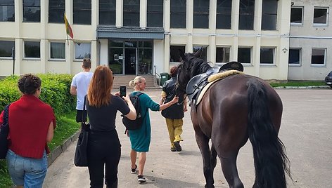 „Equus“ komanda lankėsi žirgyne