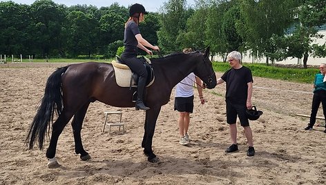 „Equus“ komanda lankėsi žirgyne