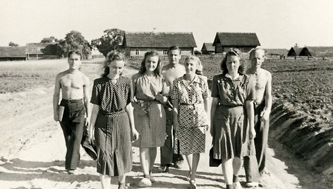 Ekspedicijos dalyviai Poškonių apylinkėse 1951. Fot. Vacys Milius