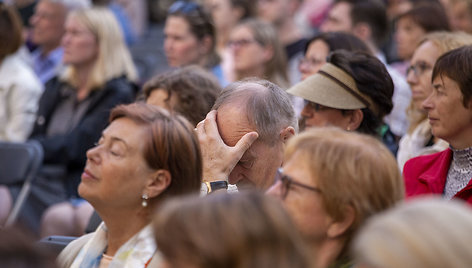 Rimvydo Petrausko, Kristinos Sabaliauskaitės ir Tomo Vaisetos pokalbio akimirka