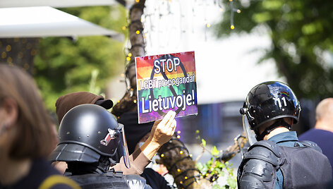 Plakatai, nukreipti prie&scaron; eitynių dalyvius