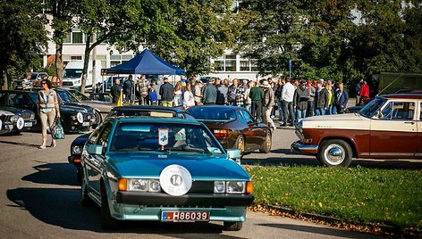 Parubežio keliais nudundėjo istorinių automobilių ralis 