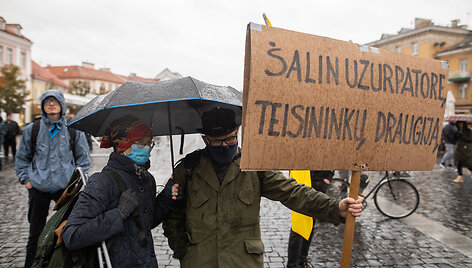 A.G.Astrauskaitės organizuojamas mitingas prie&scaron; galimybių pasą