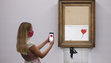 &bdquo;Meilė &scaron;iuk&scaron;liadėžėje&ldquo; (Love is in the Bin)