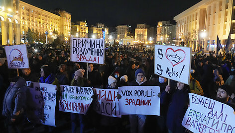 Kra&scaron;tutinių de&scaron;iniųjų aktyvistai renkasi Kijeve