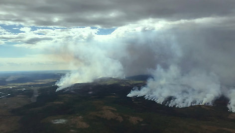 Didelis tundros gaisras pietvakarių Aliaskoje kelia grėsmę kaimams