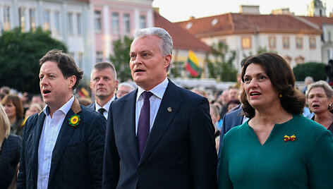 Prezidentas kartu su viso pasaulio lietuviais gieda &bdquo;Tauti&scaron;ką giesmę&ldquo;