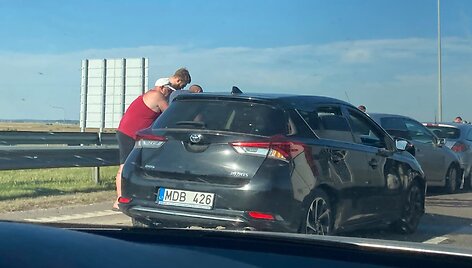 Penktadienio vakarą už Klaipėdos susidūrė penki automobiliai: susidarė kam&scaron;tis