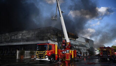 Gaisras Rungis produktų turguje Paryžiuje