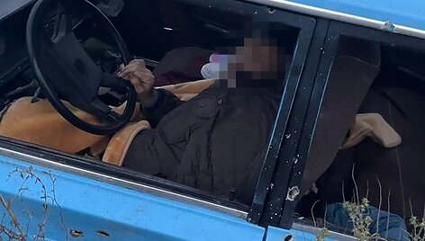 Rusai smogė civilių automobilių kolonai Charkivo srityje