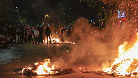 Graikijos policijai pašovus romų paauglį kilo pikti protestai