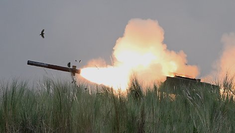 JAV paskelbė 2,2 mlrd. dolerių karinės pagalbos Ukrainai paketą: pirmą kartą įtrauktos ilgesnio nuotolio raketos