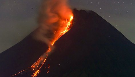 Indonezijoje vėl išsiveržė Merapio ugnikalnis