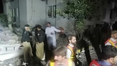 Pakistane per sprogdinimo išpuolį policijos nuovadoje žuvo 12 žmonių