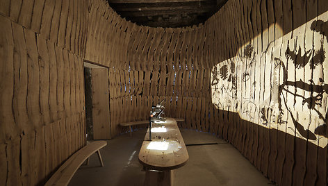 Asociacijos „Mustarinda“ miško sluoksnių šešėlių kambarys, „Vaikų miško paviljonas“, „La Biennale di Venezia 2023“