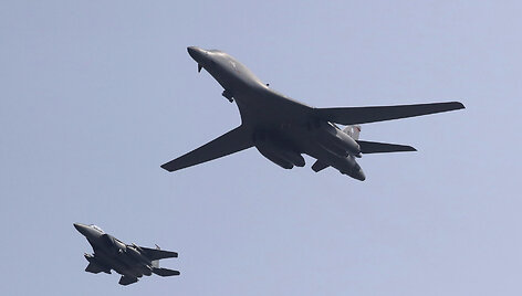 B-1 bombone&scaron;iai
