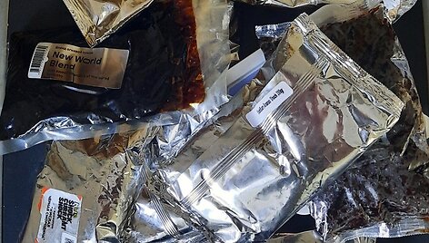 Kontrabandininkai gabena vandens pypkių tabako pakelius, elektroninių cigarečių skystį