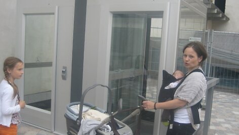 Mamyte, sukite prie laiptų - jūs akivaizdžiai įgali nusine&scaron;ti &scaron;į lop&scaron;į ir kūdikį laiptais