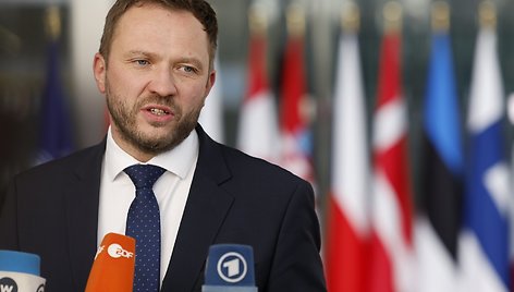 Estija sako esanti pasirengusi uždaryti sieną su Rusija
