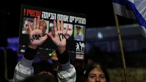 RONEN ZVULUN / REUTERS
