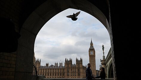 ADRIAN DENNIS / AFP