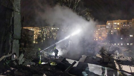 THOMAS PETER / REUTERS