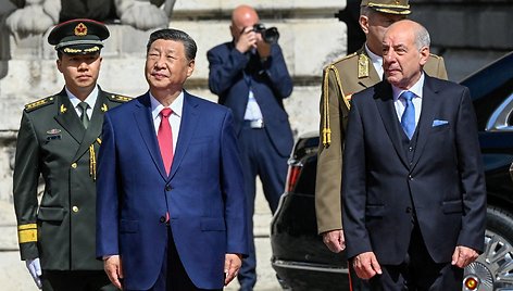 Kinijos prezidentas Xi Jinping aplanko Vengriją.