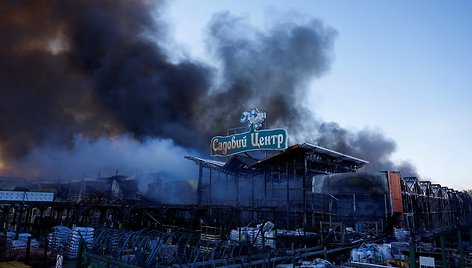 Rusijos oro smūgio pasekmės Charčive. / Valentyn Ogirenko / REUTERS