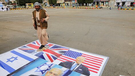 Houthi sekėjai paradoje Sanaoje. / KHALED ABDULLAH / REUTERS