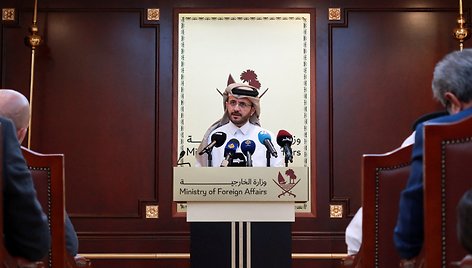 Majed Al-Ansari kalba Dohos užsienio reikalų ministerijoje. / IMAD CREIDI / REUTERS