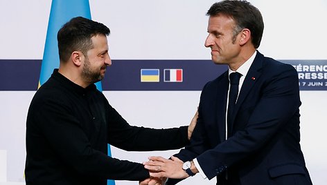 E. Macronas su V. Zelenskiu Paryžiuje / YOAN VALAT / AFP